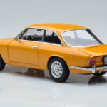 Alfa Romeo 1750 GTV Yellow Norev 1:18 187910 Diecast - image 6 of 7