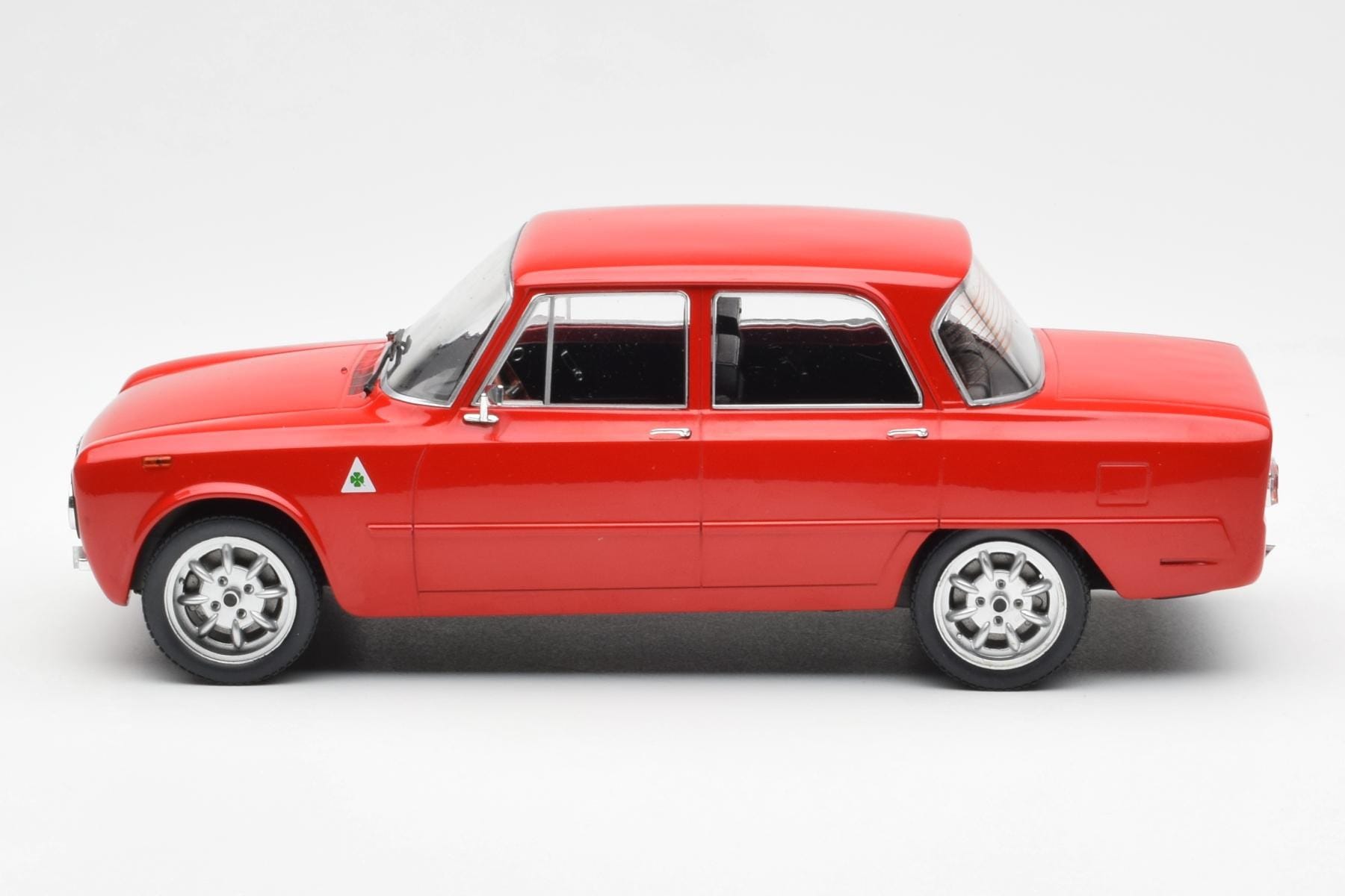 Alfa Romeo Giulia Nuova Super Red Custom Wheels MCG 1:18 MCG18333 Diecast - image 3 of 6