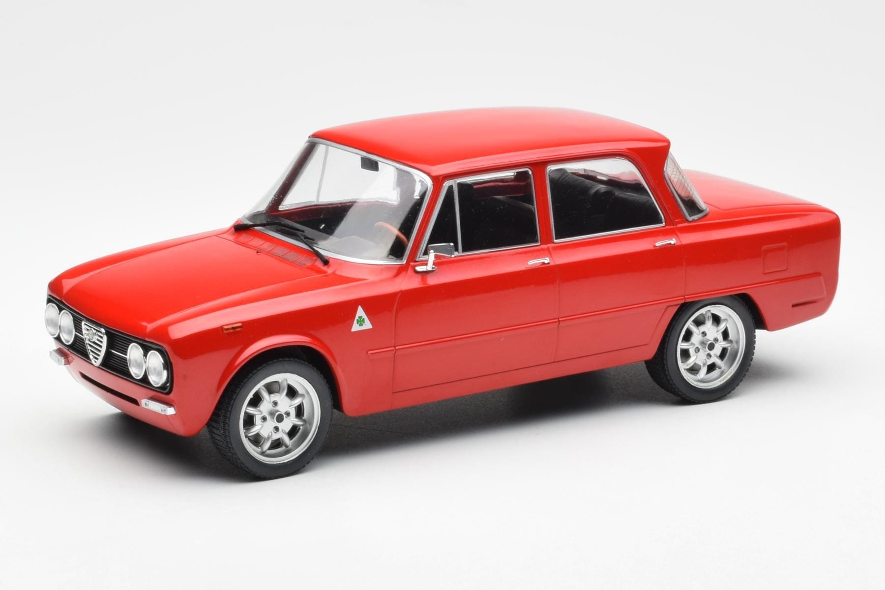 Alfa Romeo Giulia Nuova Super Red Custom Wheels MCG 1:18 MCG18333 Diecast