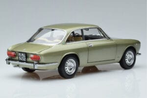 Alfa Romeo GTV 2000 Green Limited Edition Norev 1:18 187913 Diecast - image 3 of 7