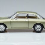 Alfa Romeo GTV 2000 Green Limited Edition Norev 1:18 187913 Diecast - image 4 of 7