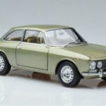 Alfa Romeo GTV 2000 Green Limited Edition Norev 1:18 187913 Diecast - image 5 of 7