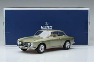Alfa Romeo GTV 2000 Green Limited Edition Norev 1:18 187913 Diecast - image 7 of 7