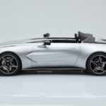 Aston Martin V12 Speedster Silver GT Spirit 1:18 GT430 Resin - image 3 of 6