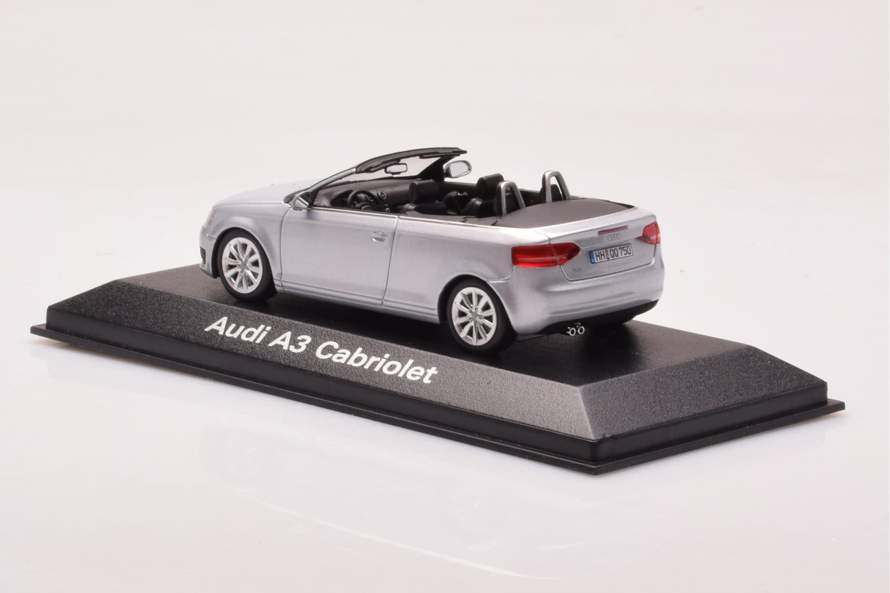 Audi A3 8P Cabriolet Silver Minichamps 1:43 5010803323 Diecast - image 3 of 4