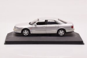 Audi A8 D2 Silver Green Strip Minichamps 1:43 AUDI-264455 Diecast