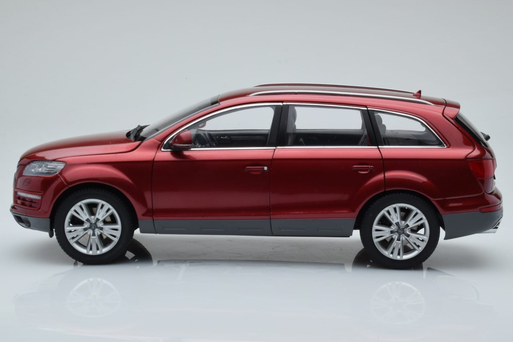Audi Q7 4L Garnet Red Kyosho 1:18 09222R Diecast - image 4 of 8
