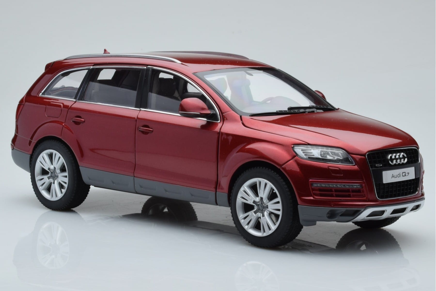 Audi Q7 4L Garnet Red Kyosho 1:18 09222R Diecast - image 6 of 8