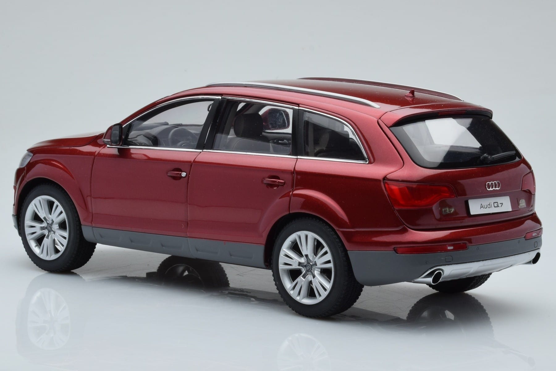 Audi Q7 4L Garnet Red Kyosho 1:18 09222R Diecast - image 7 of 8
