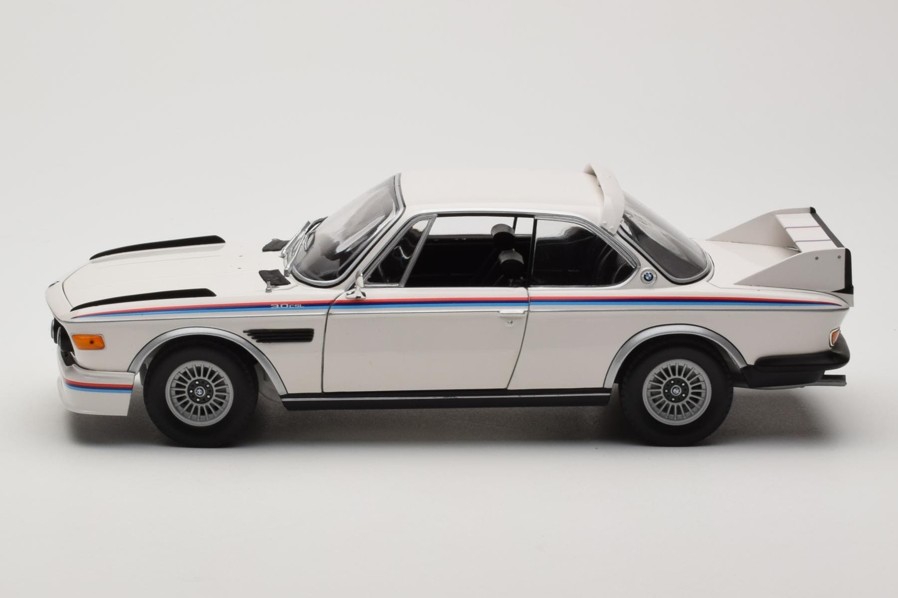 BMW 3.0 CSL E9 White Heritage Edition Minichamps 1:18 80432411550 Diecast - image 4 of 8