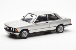 BMW 323i E21 Aspen Silver AUTOart 1:18 80430433552 Diecast