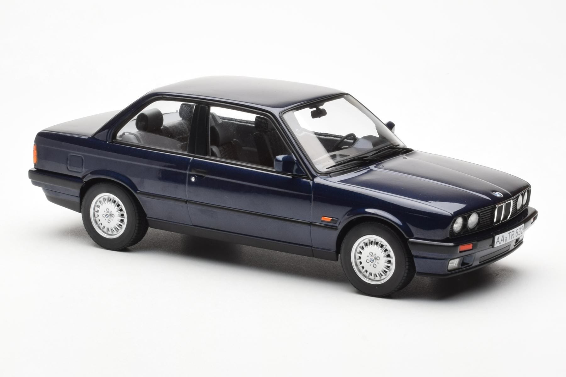 BMW 325i E30 Blue Metallic Norev 1:18 183201 Diecast - image 4 of 6