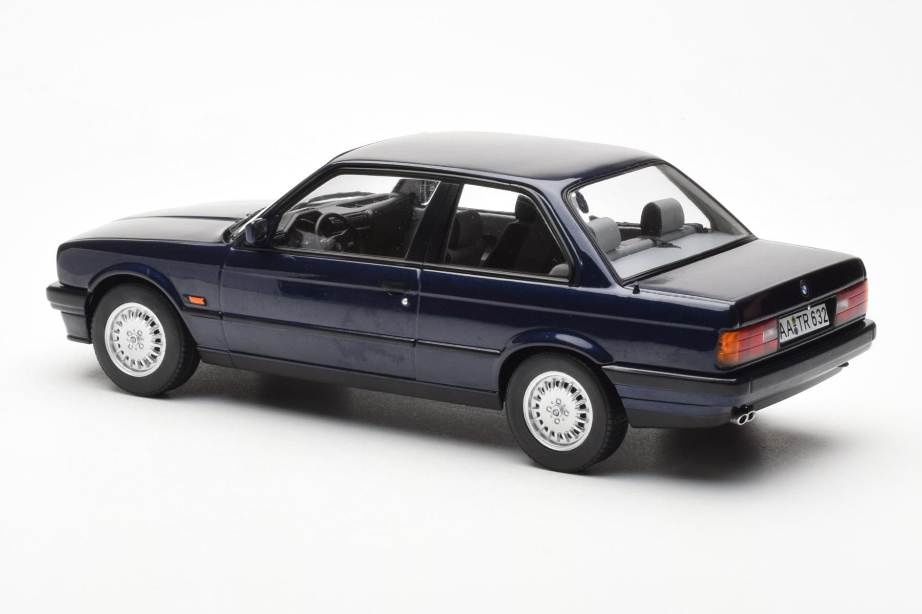 BMW 325i E30 Blue Metallic Norev 1:18 183201 Diecast - image 5 of 6