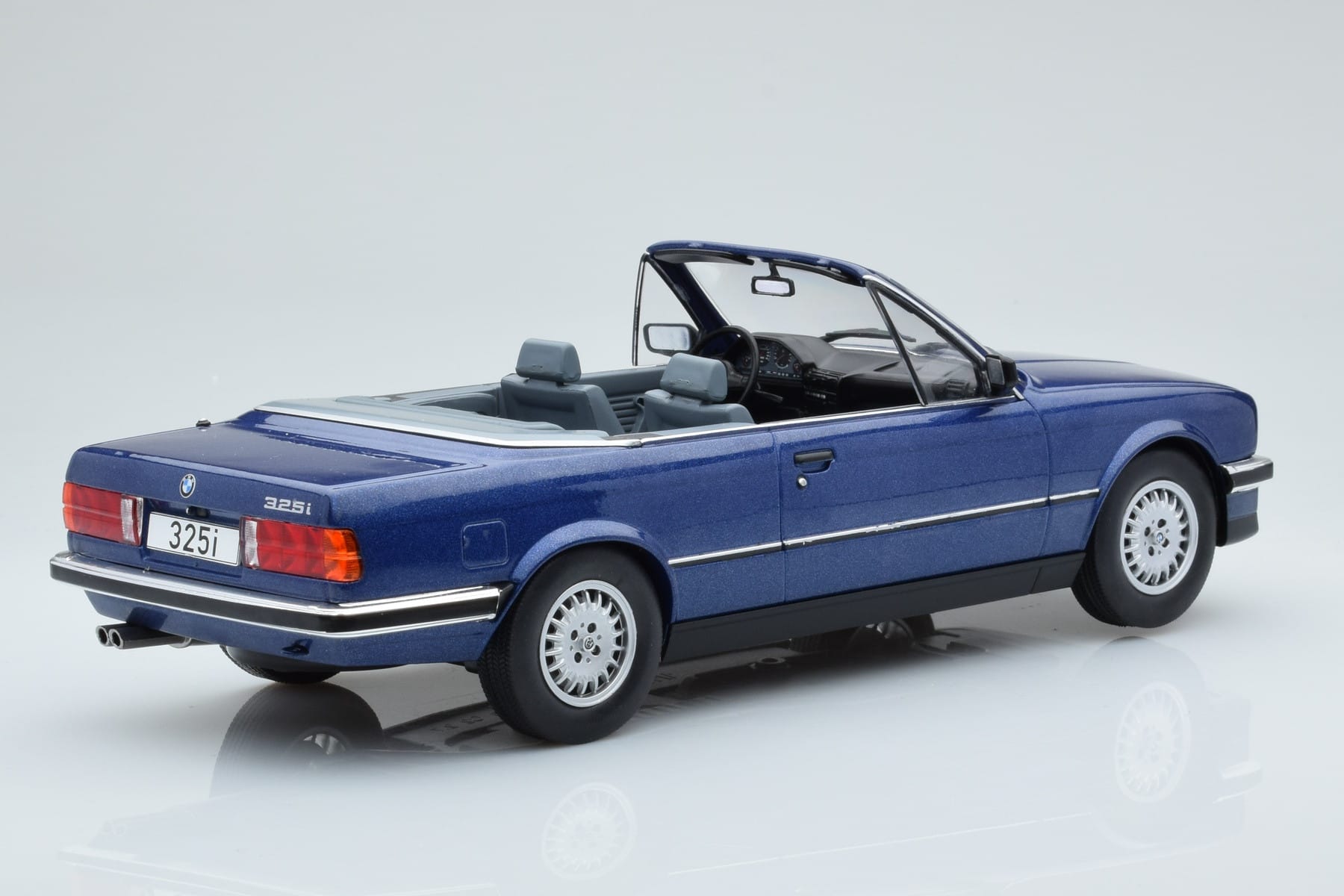 BMW 325i E30 Convertible Blue MCG 1:18 MCG18381 Diecast - image 2 of 5