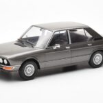 BMW 520i E28 Grey MCG 1:18 MCG18121 Diecast