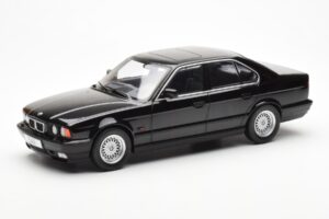 BMW 540i E34 Black Metallic MCG 1:18 MCG18157 Diecast
