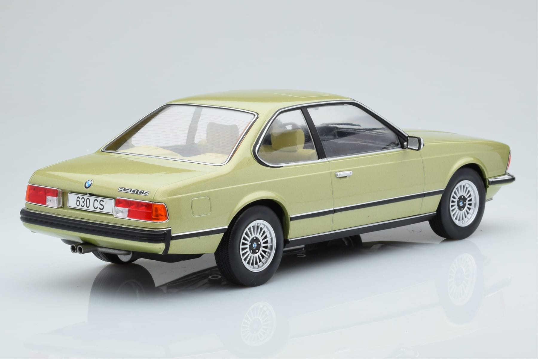 BMW 628 CSi E24 Light Green MCG 1:18 MCG18163 Diecast - image 2 of 5