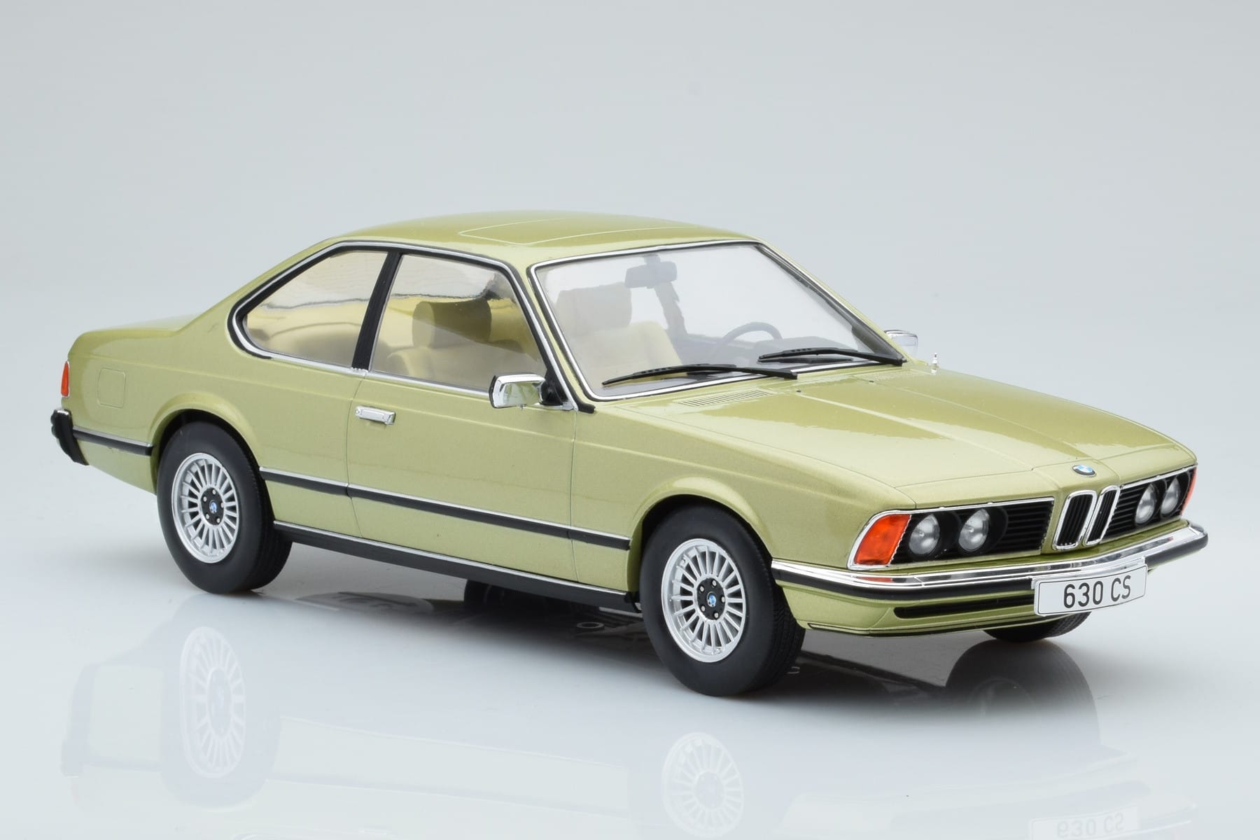 BMW 628 CSi E24 Light Green MCG 1:18 MCG18163 Diecast - image 3 of 5