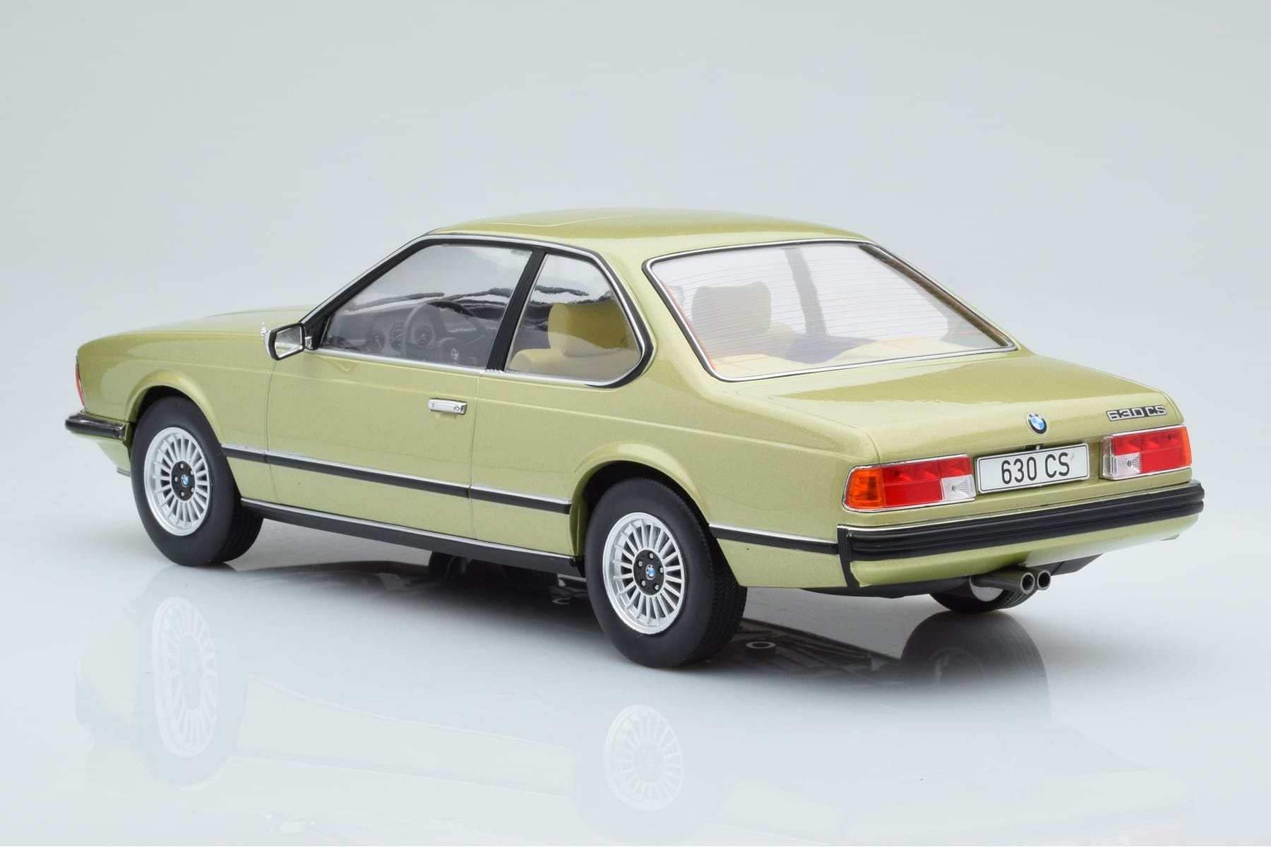 BMW 628 CSi E24 Light Green MCG 1:18 MCG18163 Diecast - image 4 of 5