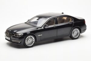 BMW 750Li F02 Facelift Carbon Black Kyosho 1:18 08784BK Diecast