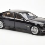 BMW 750Li F02 Facelift Carbon Black Kyosho 1:18 08784BK Diecast - image 6 of 8