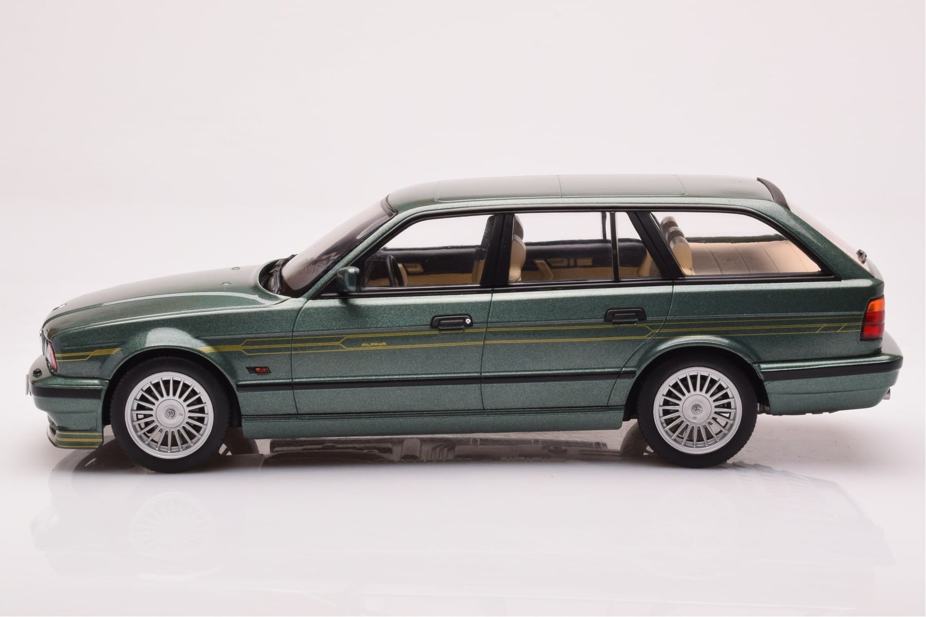 BMW Alpina B10 E34 Touring Dark Green MCG 1:18 MCG18331 Diecast - image 3 of 6