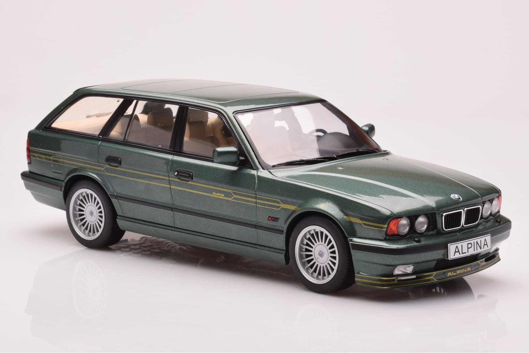 BMW Alpina B10 E34 Touring Dark Green MCG 1:18 MCG18331 Diecast - image 4 of 6