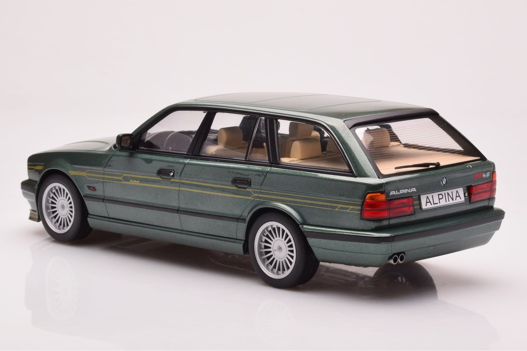 BMW Alpina B10 E34 Touring Dark Green MCG 1:18 MCG18331 Diecast - image 5 of 6