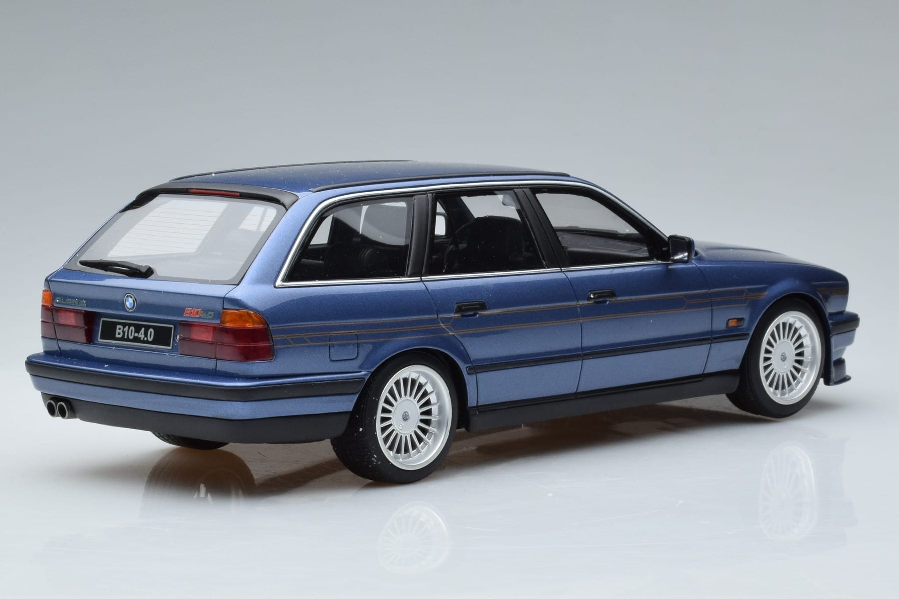 BMW Alpina B10 E34 4.0 Touring Blue Otto 1:18 OT944 Resin - image 2 of 6