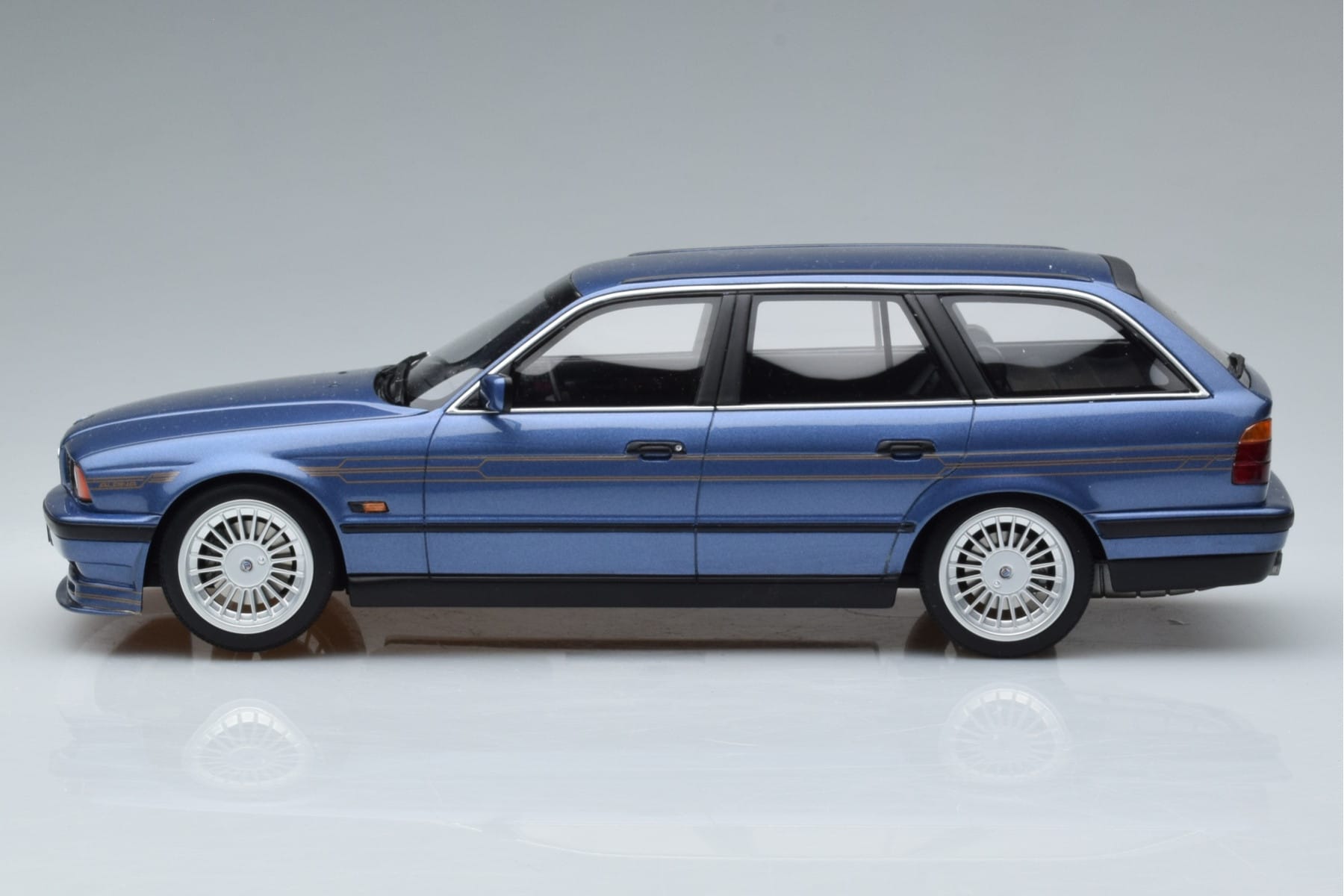 BMW Alpina B10 E34 4.0 Touring Blue Otto 1:18 OT944 Resin - image 3 of 6