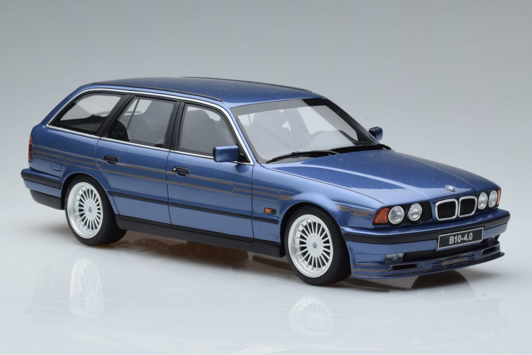 BMW Alpina B10 E34 4.0 Touring Blue Otto 1:18 OT944 Resin - image 4 of 6