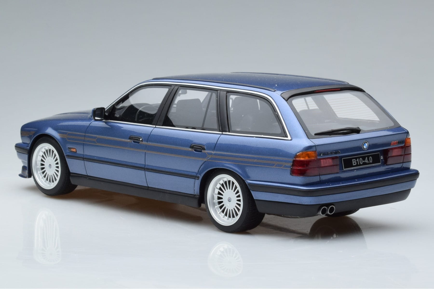 BMW Alpina B10 E34 4.0 Touring Blue Otto 1:18 OT944 Resin - image 5 of 6