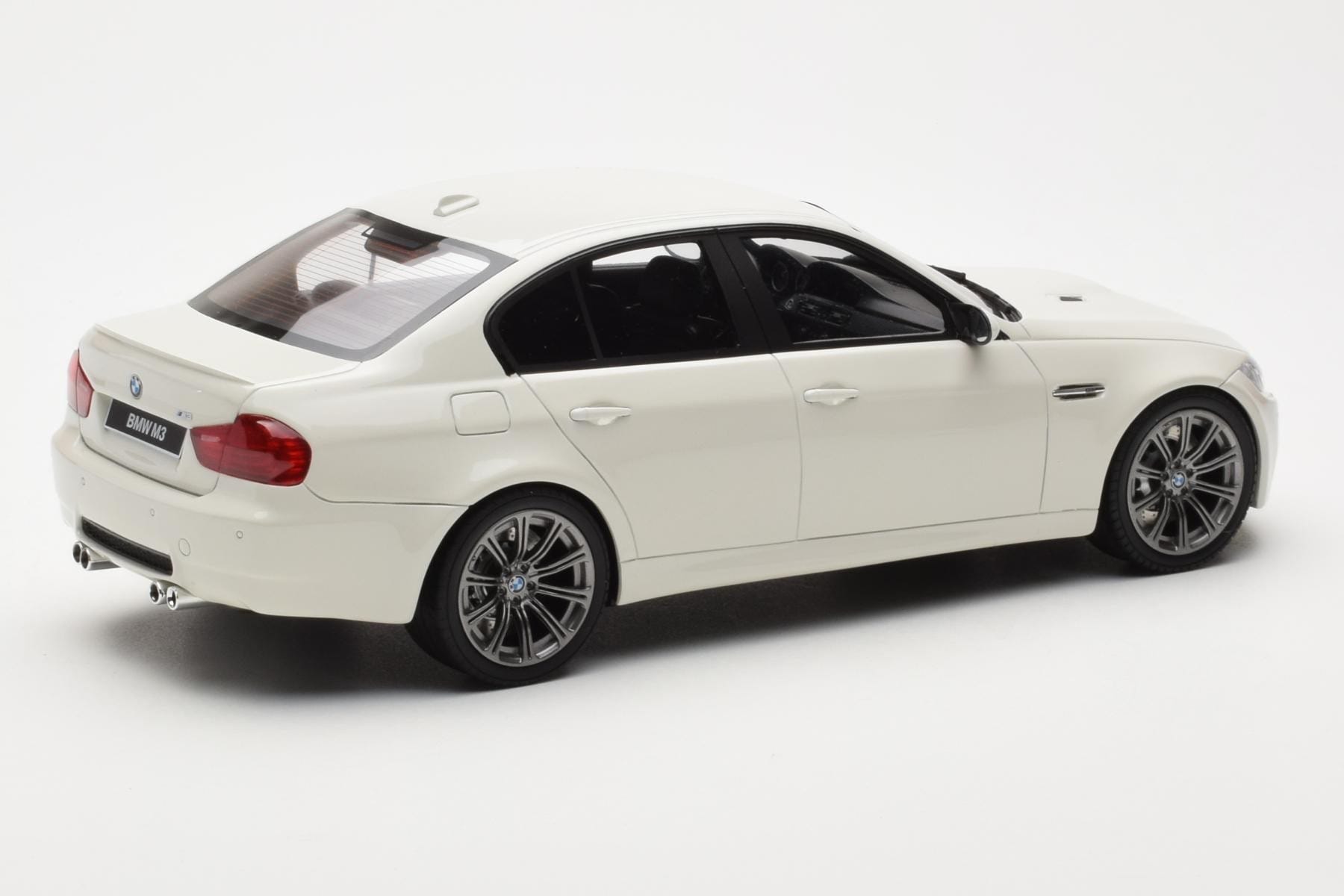 BMW M3 E90 Sedan White GT Spirit 1:18 GT053 Resin - image 2 of 6