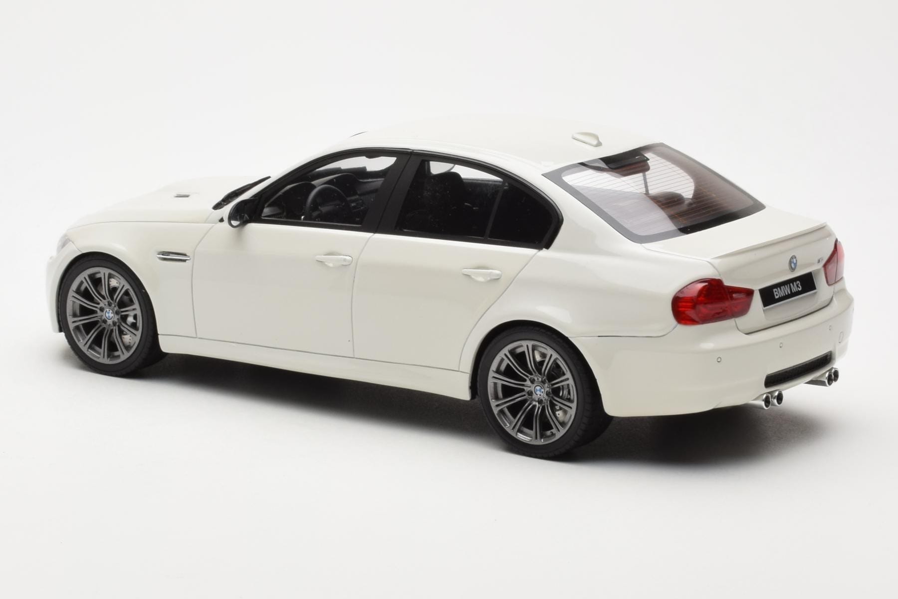 BMW M3 E90 Sedan White GT Spirit 1:18 GT053 Resin - image 5 of 6
