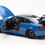 BMW M3 E92 Laguna Seca Blue Kyosho 1:18 08734LBL Diecast - image 5 of 8