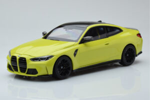 BMW M4 G82 Yellow Dealer Edition Minichamps 1:18 80435A51949 Diecast