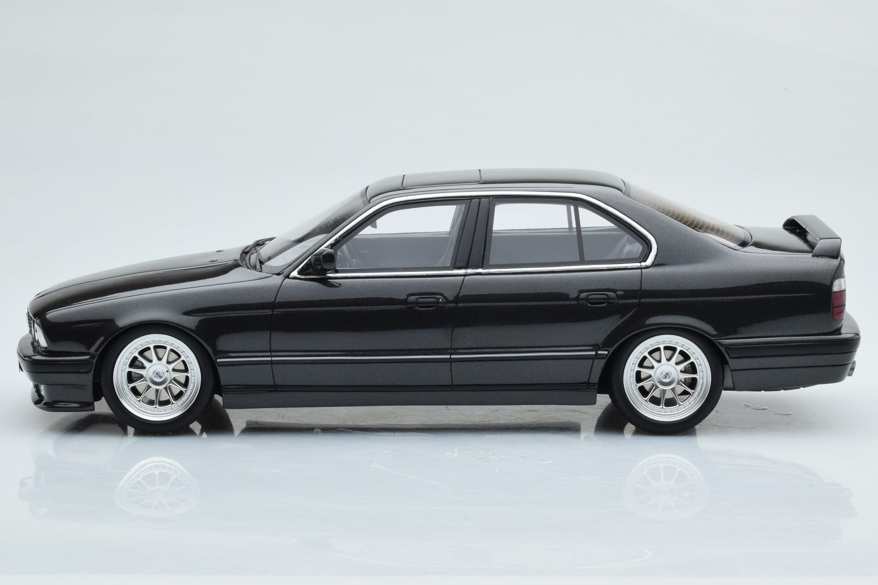 BMW M5 E34 Hartge Black Otto 1:18 OT362B Resin - image 3 of 6