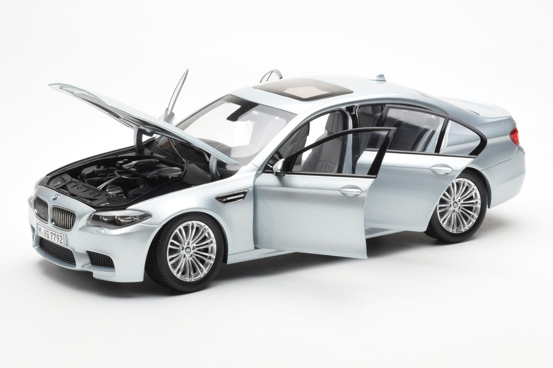 BMW M5 F10 Silverstone Silver Paragon 1:18 80432186353 Diecast - image 2 of 8