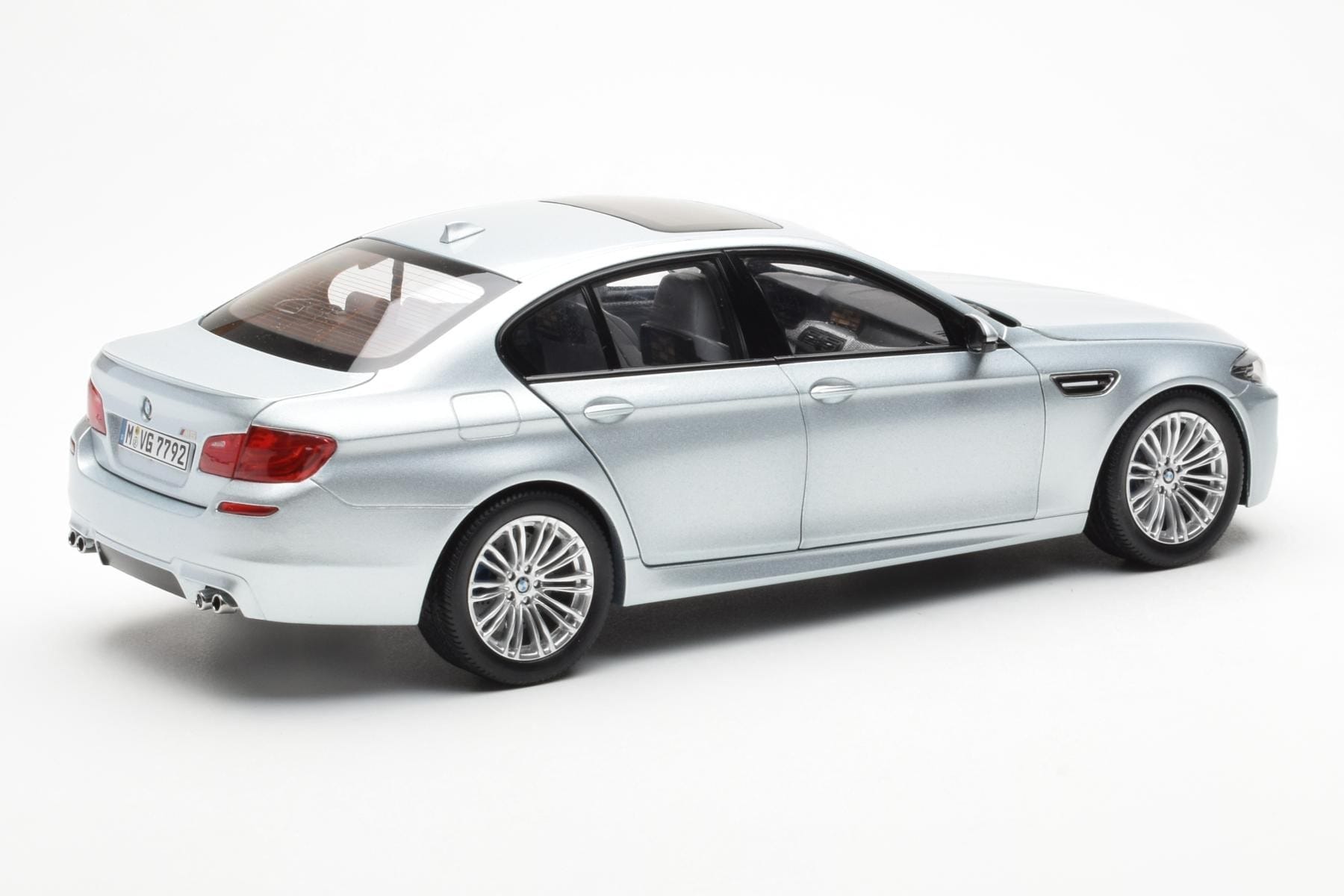 BMW M5 F10 Silverstone Silver Paragon 1:18 80432186353 Diecast - image 3 of 8