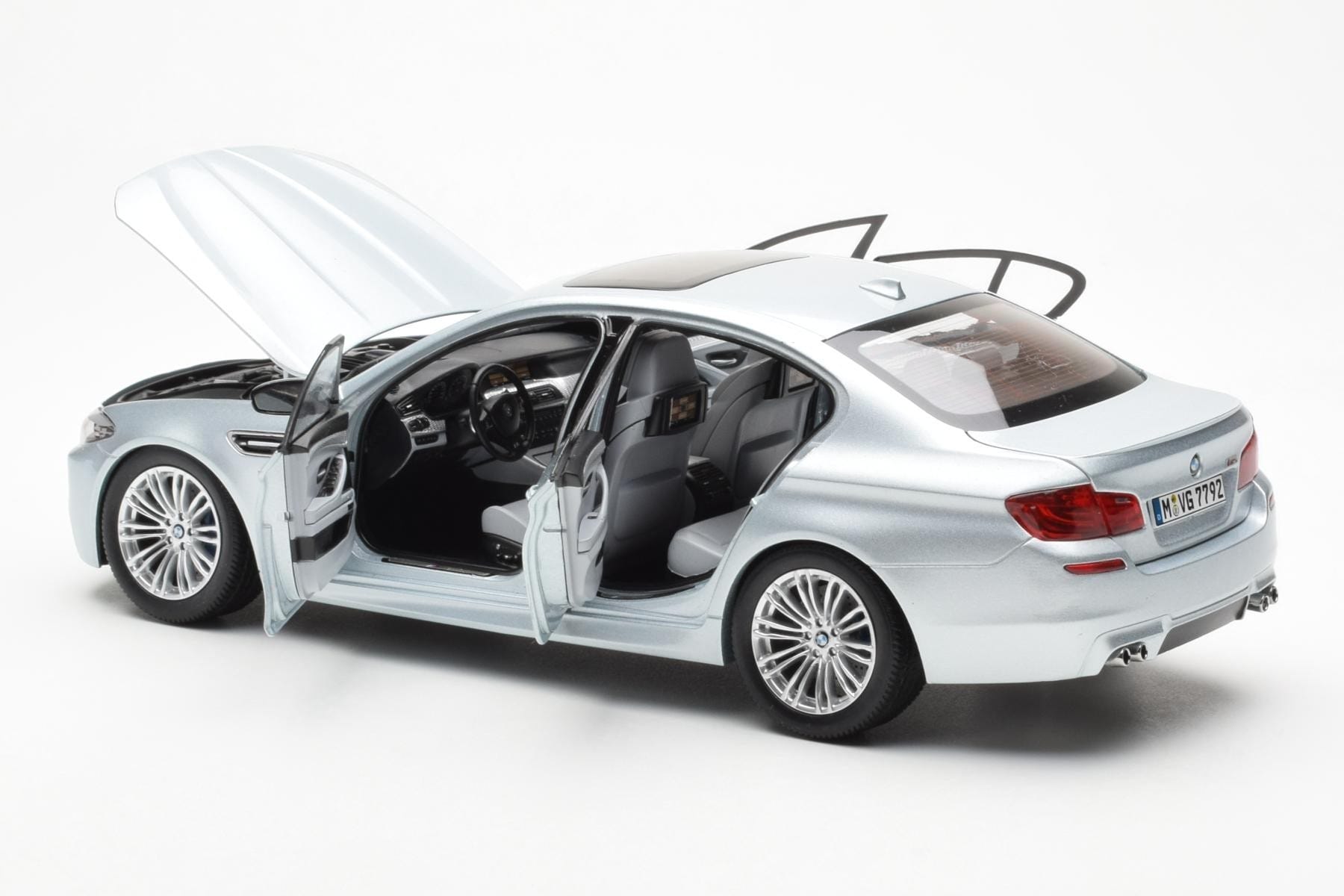 BMW M5 F10 Silverstone Silver Paragon 1:18 80432186353 Diecast - image 5 of 8