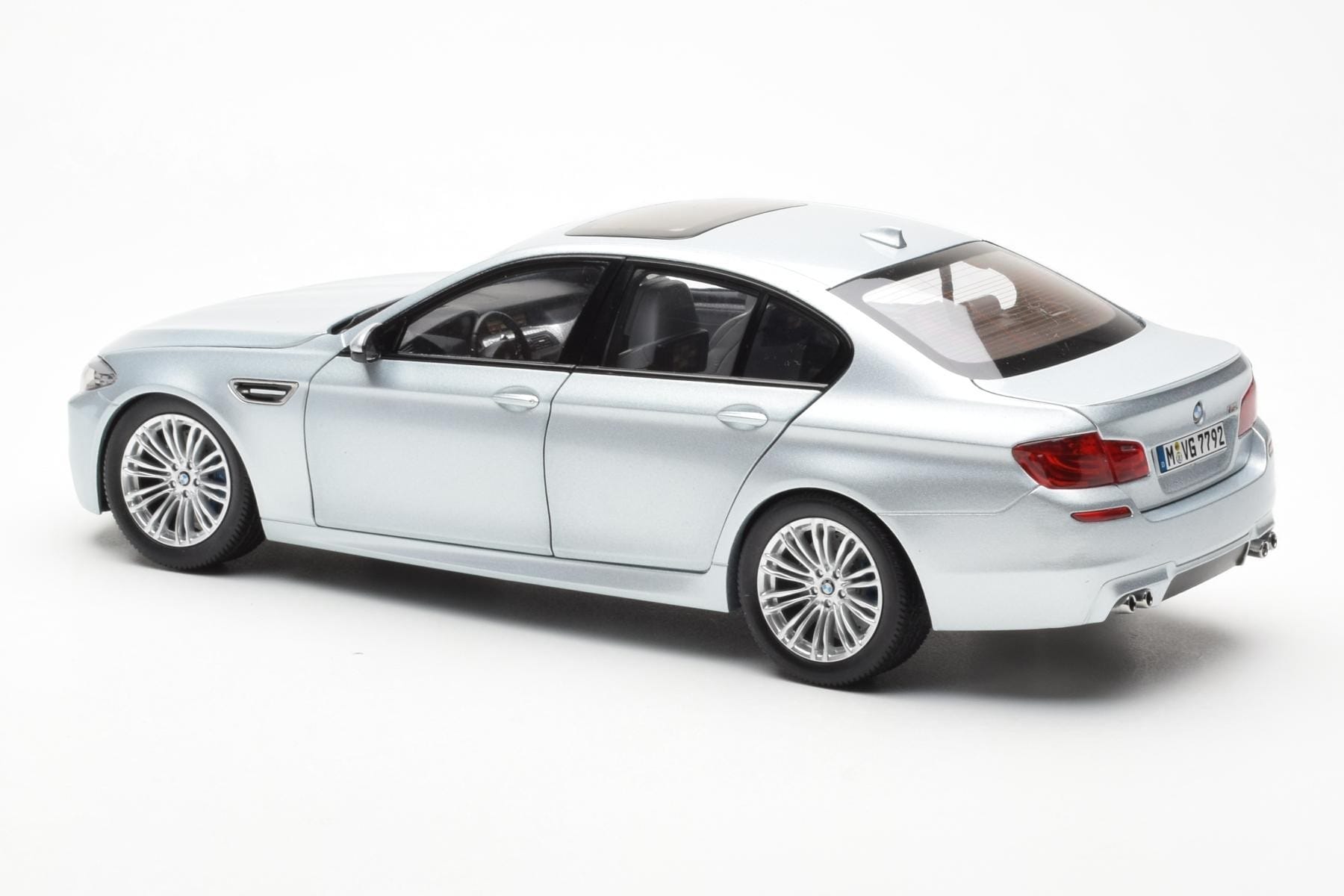 BMW M5 F10 Silverstone Silver Paragon 1:18 80432186353 Diecast - image 7 of 8