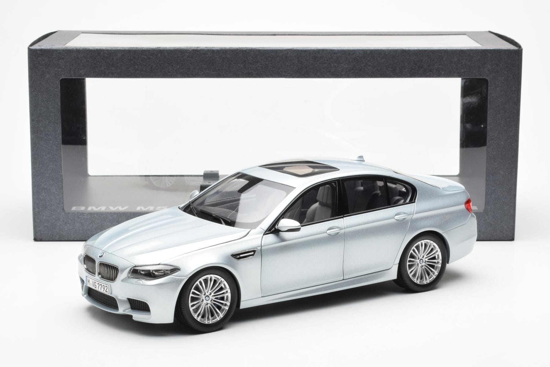 BMW M5 F10 Silverstone Silver Paragon 1:18 80432186353 Diecast - image 8 of 8