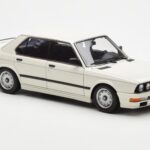 BMW M535i E28 Alpine White AUTOart 1:18 75161 Diecast - image 6 of 10