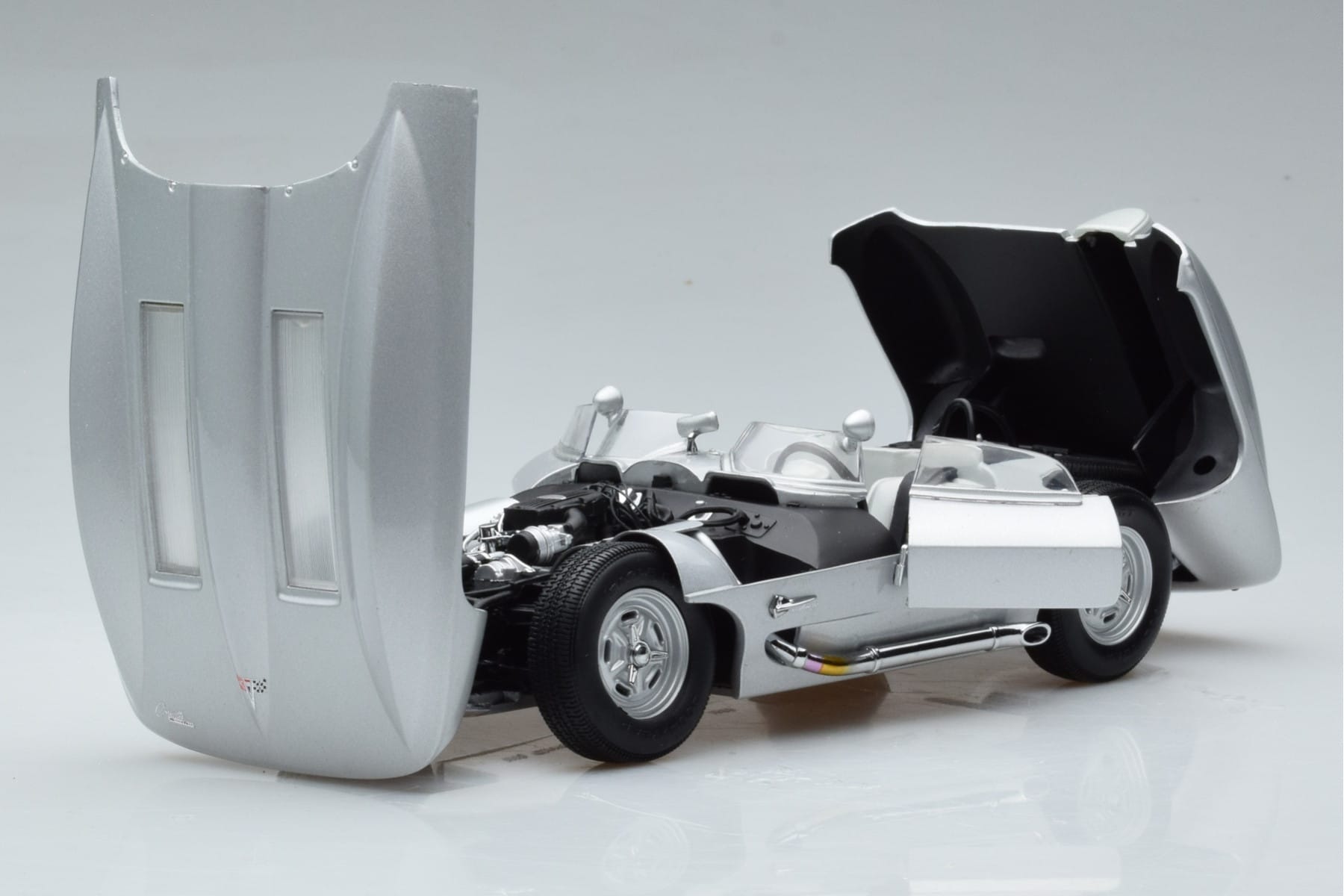 Chevrolet Corvette C1 Stingray Concept AUTOart 1:18 71000 Diecast - image 2 of 8