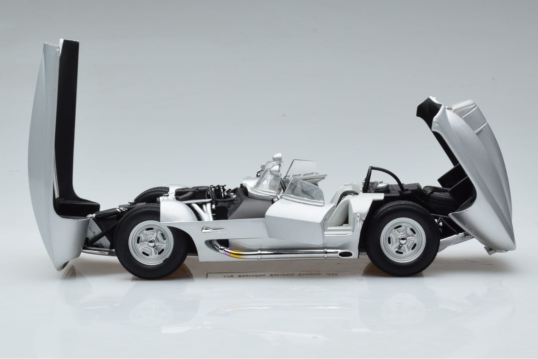 Chevrolet Corvette C1 Stingray Concept AUTOart 1:18 71000 Diecast - image 4 of 8