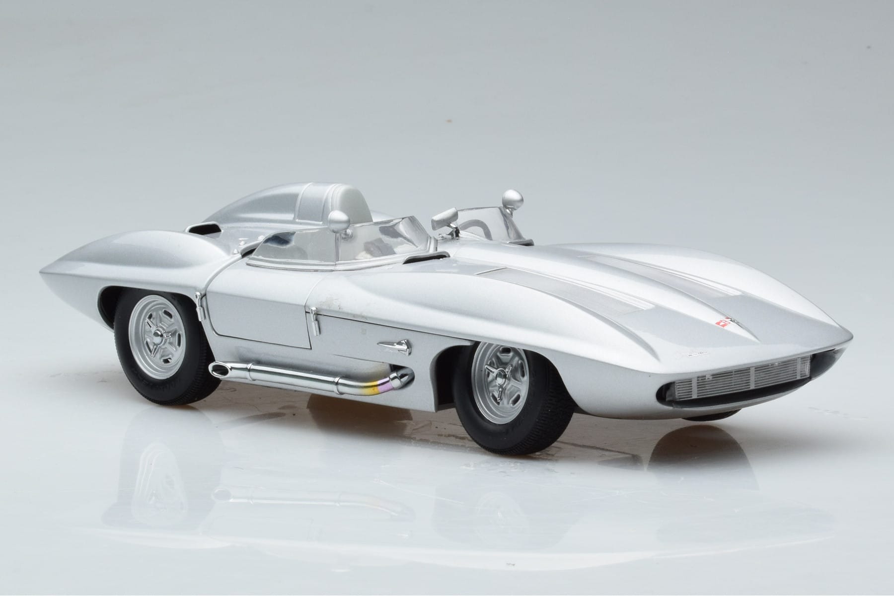 Chevrolet Corvette C1 Stingray Concept AUTOart 1:18 71000 Diecast - image 6 of 8