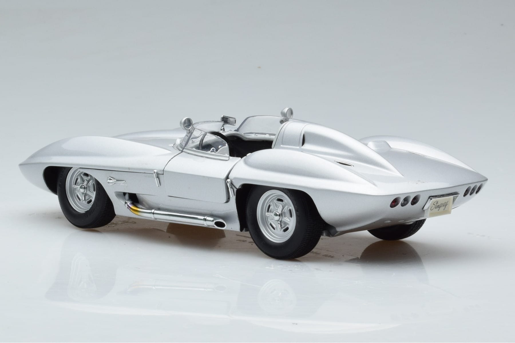 Chevrolet Corvette C1 Stingray Concept AUTOart 1:18 71000 Diecast - image 7 of 8