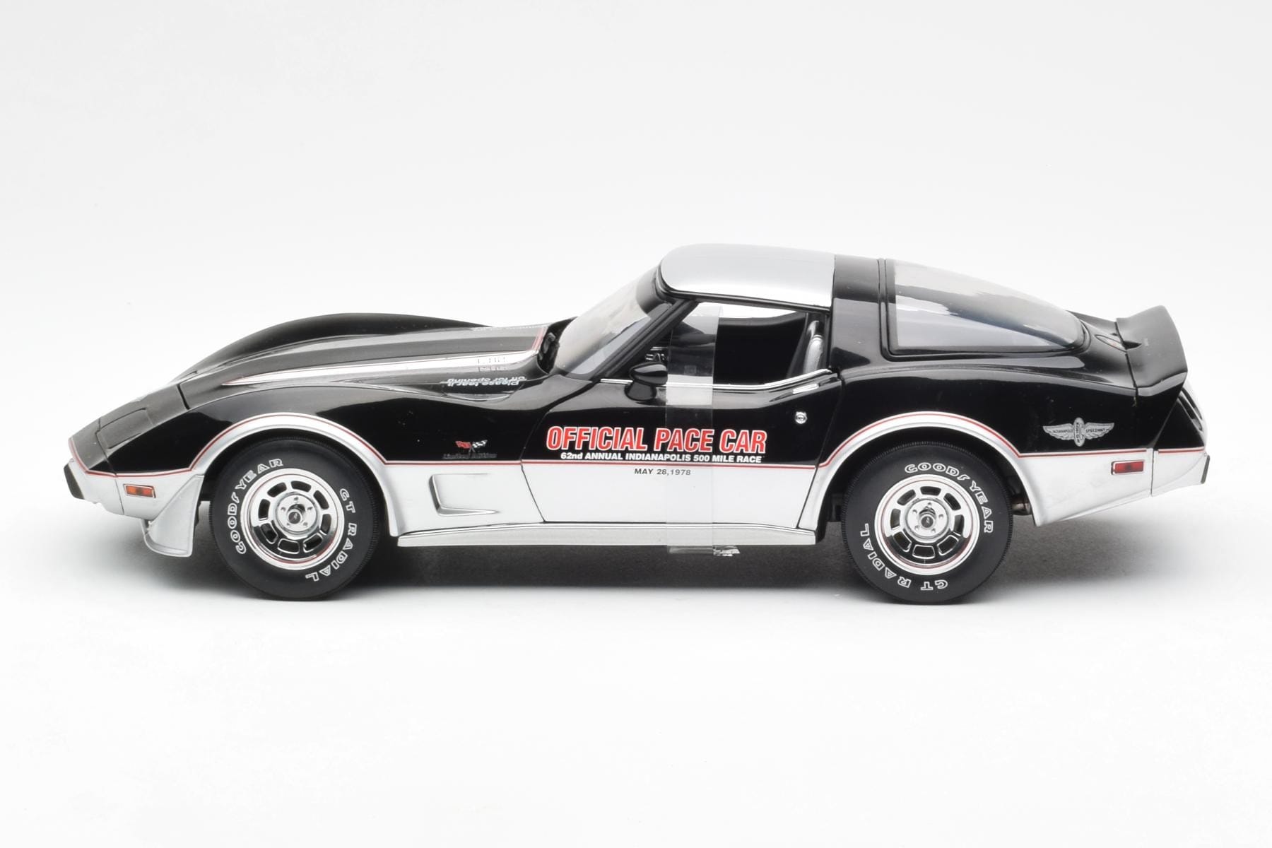 Chevrolet Corvette C3 Pace Car Indianapolis 500 1978 UT Models 1:18 21070 Diecast - image 3 of 6