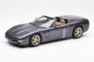 Chevrolet Corvette C5 Convertible Purple Pearl Metallic UT Models 1:18 21010 Diecast