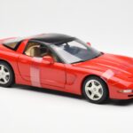 Chevrolet Corvette C5 Hardtop Red UT Models 1:18 21041 Diecast - image 4 of 6